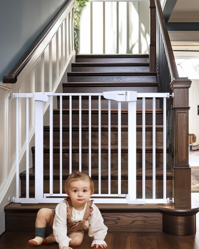 Cumbor 29.5-46" Auto Close Walk Thru Baby Safety Gate  - Lot 401