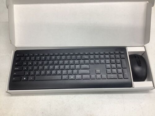 Microsoft Desktop 900 Full-size Wireless Keyboard and Mouse Bundle - Lot 292