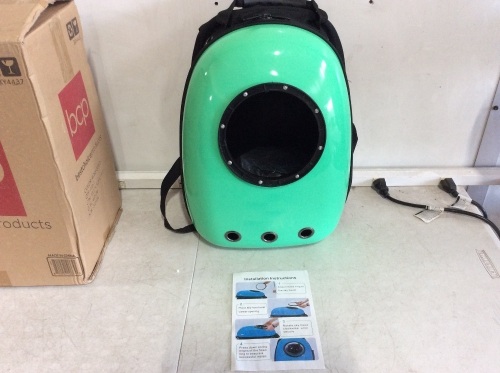 Bubble Window Pet Carrier Traveler Backpack  - Lot 946