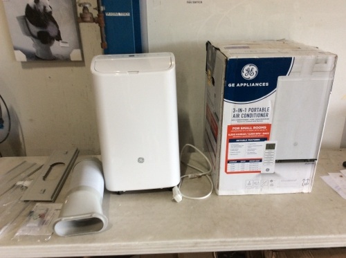 GE 3-in-1 Portable Air Conditioner, Fan, Denumidifier with Remote  - Lot 80