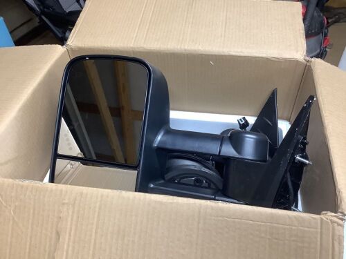 LED Signal Towing Mirrors for 07-13 Chevy Silverado 1500/2500/2500HD - Lot 151
