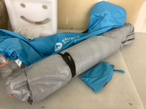 Easthills Outdoors Easy Up Beach Tent  - Lot 694