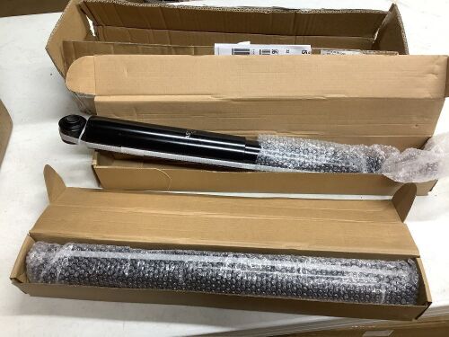 Rear Shock Absorbers for 2004-2015 Nissan Titan  - Lot 280