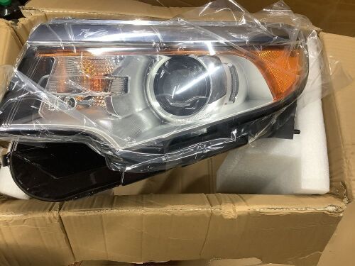 Headlight, Unknown Fit  - Lot 120