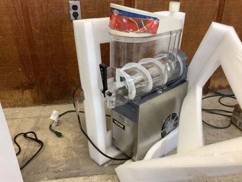 VEVOR Slushy Machine - Does Not Get Cold, For Parts or Repair  - Lot 443