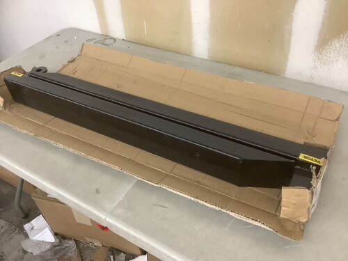 VEVOR 3 Point Pallet Forks - Missing Hitch  - Lot 683