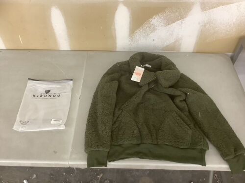 Kirundo Green Sweater, Medium - Lot 725