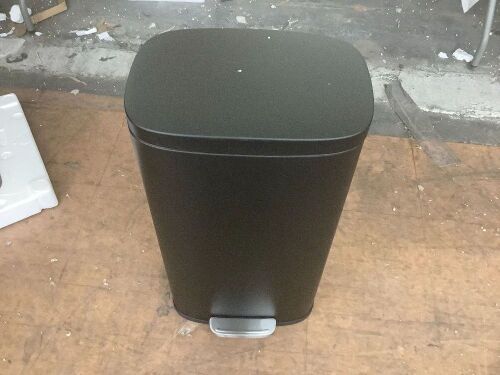 Ohwill 8 Gal Stainless Steel Step Trash Can  - Lot 430