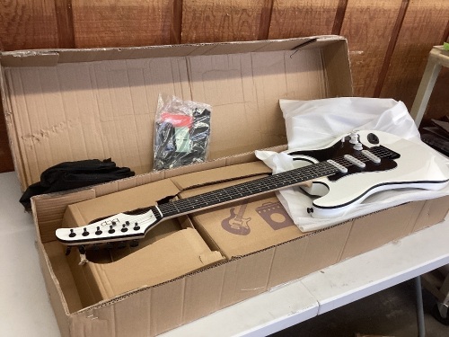 Beginner Electric Guitar Kit w/ Case, 10W Amp, Tremolo Bar - 39in  - Lot 1201