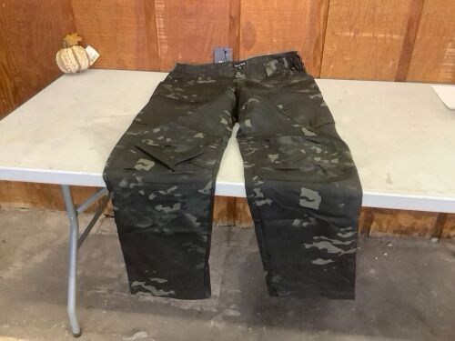 Camo Pants, XL  - Lot 662