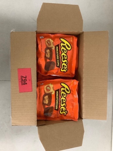 Box Of Reeces Miniatures Cups 8 Count - Lot 794