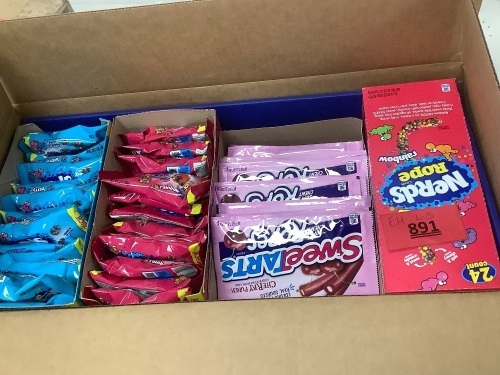 Box Of Assorted Candy 59 Pieces - Lot 891