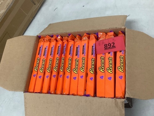 Box Of Reeses Pumpkin 12 Count - Lot 892