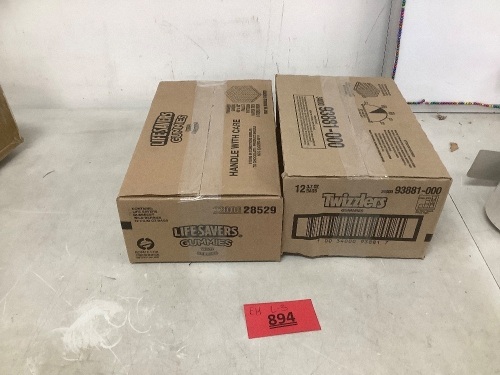 Box Of Twizzler Gummies and Life Saver Gummies 12 bags  - Lot 894