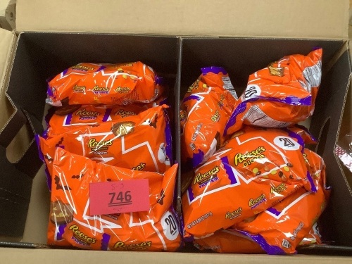 Box of Reese's Halloween Candy - Lot 746