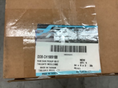 RAM Tailgate Moulding - Lot 34