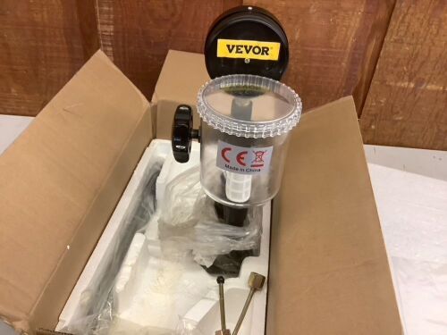 VEVOR 400Bar 6000PSI Diesel Fuel Injector Tester with Dual Scale Gauge  - Lot 616