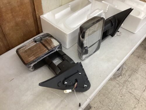 Towing Mirror Set  - Lot 676