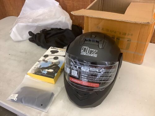 ORZ Full Face Motorcycle Helmet with Wireless Earphone, L - Lot 461