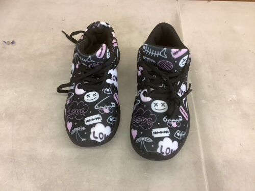 Printed Tennis Shoes, 9W  - Lot 435