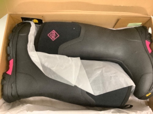 Womens Muck Boot, Size 8, Appears New - Lot 105