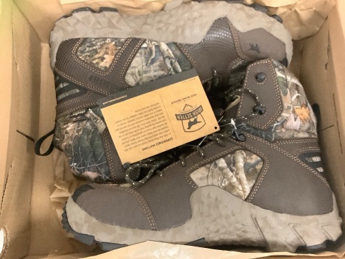 Mens 8" Vaprtrek Boots, Size 9.5, Appears New - Lot 126