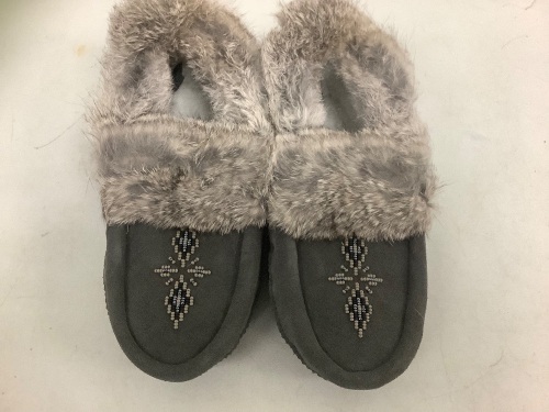 Manitobah Womens Slippers, Size 6, Appears New - Lot 136
