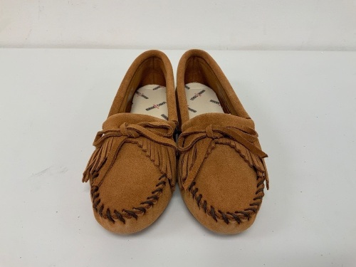 Minnetonka Moccasin Cally Moccasin Slippers for Ladies, 11, Appears New, Sold as is - Lot 218