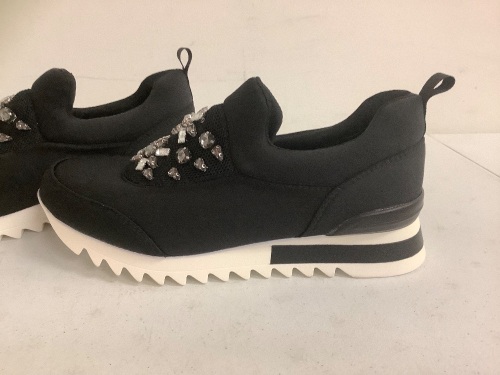 Womens Shoes, 8.5, Appears new, Sold as is - Lot 311