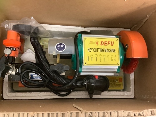 Key Cutting Machine, Appears New, Sold as is - Lot 66