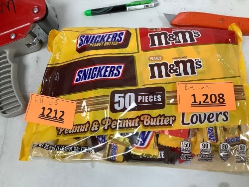 Assorted Halloween Candy 8 bags - Lot 1212