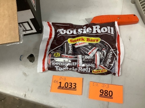Box of Tootsie Rolls 12 bags - Lot 980