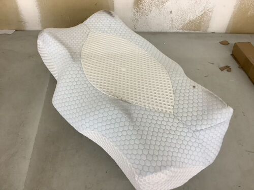 Elviros Cervical Memory Foam Pillow - Dirty  - Lot 471