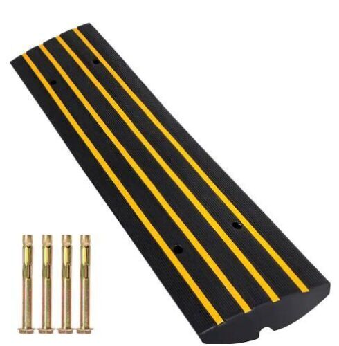 VEVOR 48.4 in. x 16.1 in. x 2.6 in. 1-Channel Rubber Curb Ramp - Lot 146