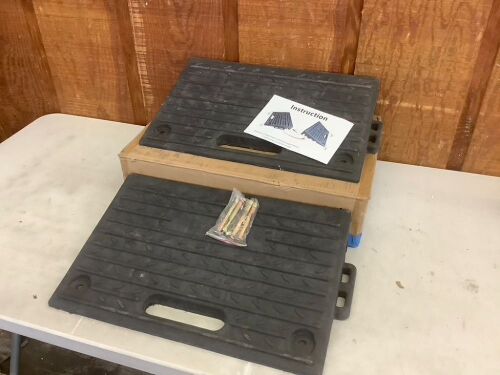 VEVOR Rubber Threshold Ramp, 1 Channel, 4" Rise Recycled Rubber Rated 11000 Lbs Load Capacity, Non-Slip Surface  - Lot 578