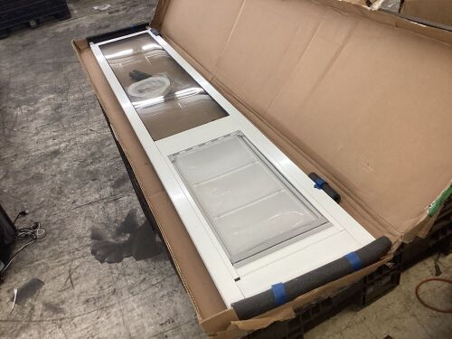 Endura Flap Pet Door for Sliding Doors - No Hardware - Lot 555
