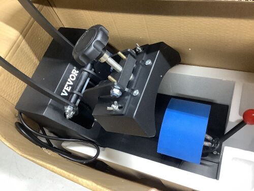 VEVOR 6x3.75Inch Curved Element Hat Press Clamshell Design Heat Press for Hats  - Lot 284