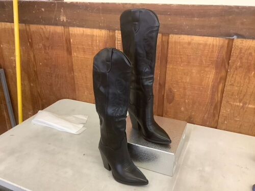 Knee High Chunky Heel Western Boots, 6 - Lot 676
