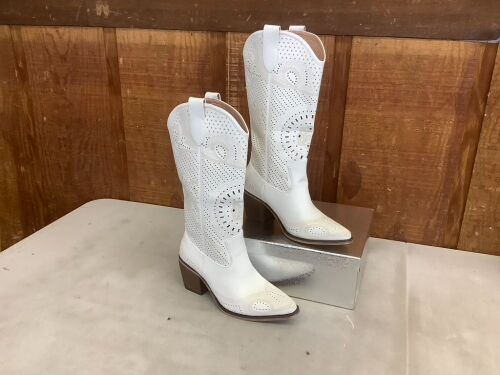 Mid Calf Chunky Heel Western Boots, 7.5 - Lot 687