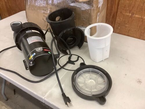 VEVOR Swimming Pool Pump 1HP, Dual Voltage 110V/220V - Missing 1.5" NPT Pipes - Lot 712
