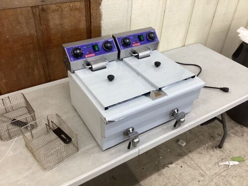 VEVOR Commercial Electric Countertop Deep Fryer with Dual Tanks 3000W - Lot 263