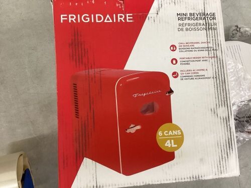 Frigidaire 0.3 cu. ft. 6-Can Retro Mini Fridge in Red - Lot 350