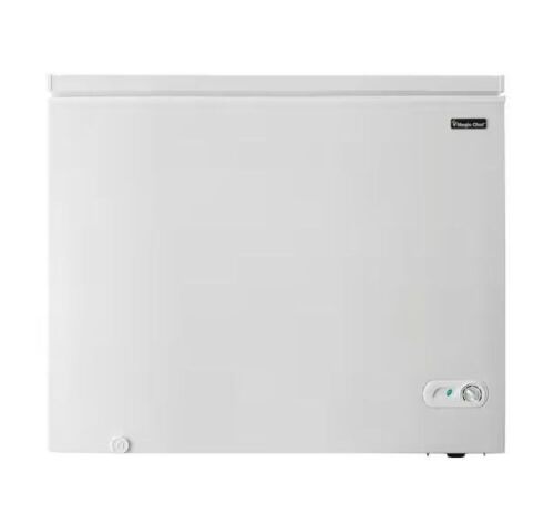 Magic Chef 7.0 cu. ft. Chest Freezer in White - Lot 37