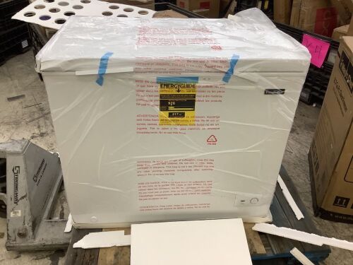Magic Chef 8.7 cu. ft. Manual Defrost Chest Freezer  - Lot 25