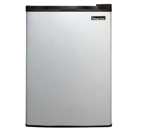 Magic Chef 2.6 cu. ft. Mini Fridge in Stainless Look - Lot 330