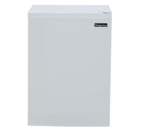 Magic Chef 2.6 cu. ft. Mini Fridge in White - Lot 331