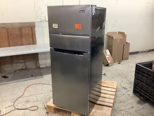Magic Chef 10.1 cu. ft. Top Freezer Refrigerator in Platinum Steel - Dent on Freezer Door, Small Scratches/Dings - Lot 50