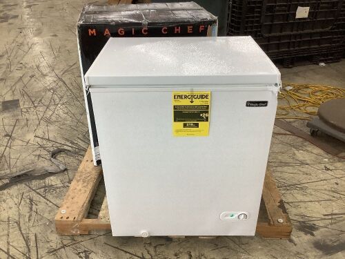 Magic Chef 5.0 cu. ft. Chest Freezer in White - Lot 107