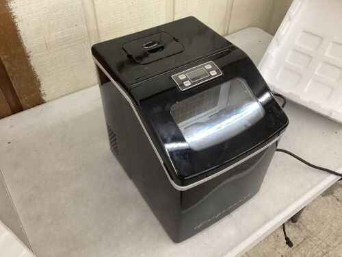 Frigidaire 40 lb. Freestanding Ice Maker in Black Stainless - Lot 145