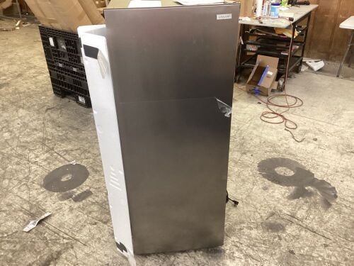 Vissani 7 cu. ft. Convertible Upright Freezer/Refrigerator in Stainless Steel - Doesn't Get Cold, For Parts or Repair  - Lot 375